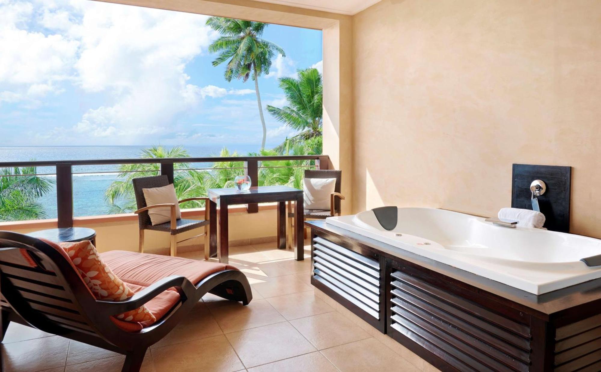 Doubletree By Hilton Seychelles Allamanda Resort & Spa Takamaka Ngoại thất bức ảnh