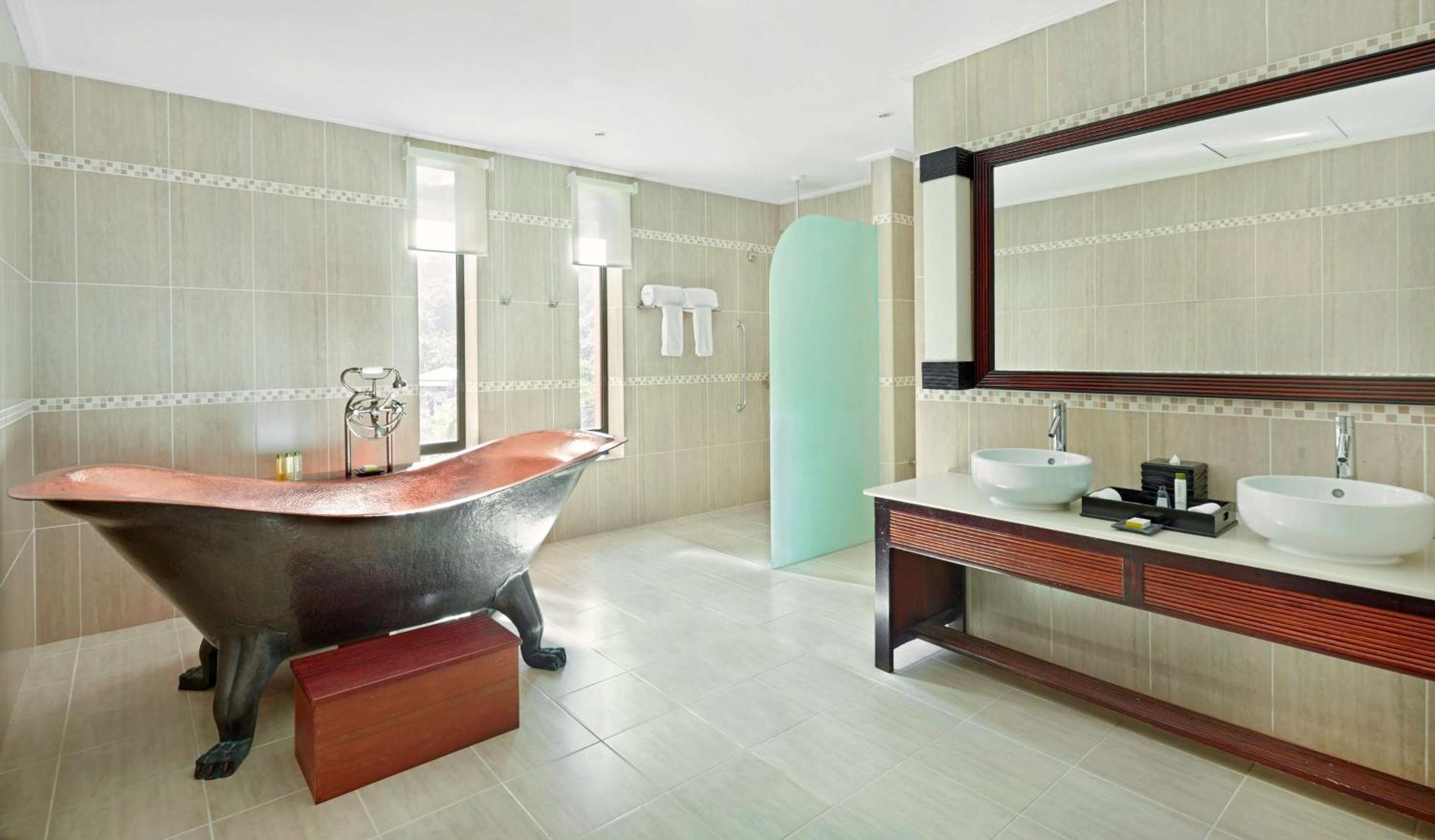 Doubletree By Hilton Seychelles Allamanda Resort & Spa Takamaka Ngoại thất bức ảnh