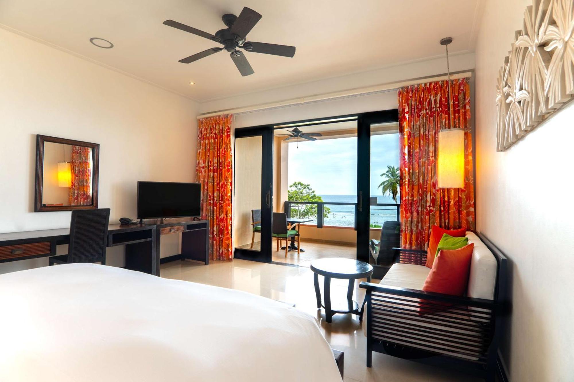 Doubletree By Hilton Seychelles Allamanda Resort & Spa Takamaka Ngoại thất bức ảnh