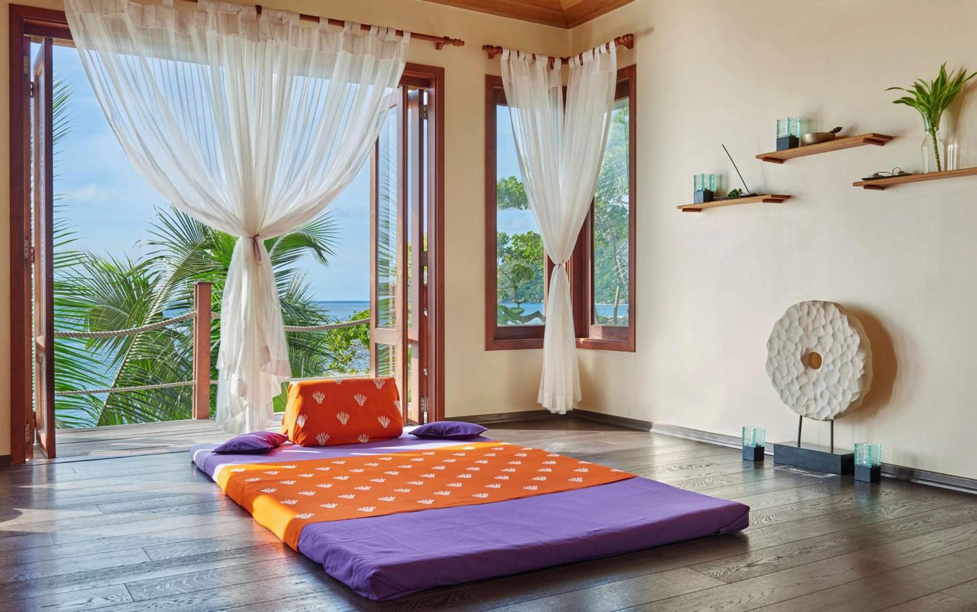 Doubletree By Hilton Seychelles Allamanda Resort & Spa Takamaka Ngoại thất bức ảnh