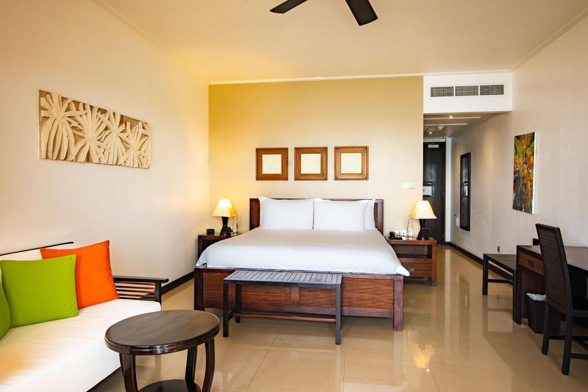 Doubletree By Hilton Seychelles Allamanda Resort & Spa Takamaka Ngoại thất bức ảnh