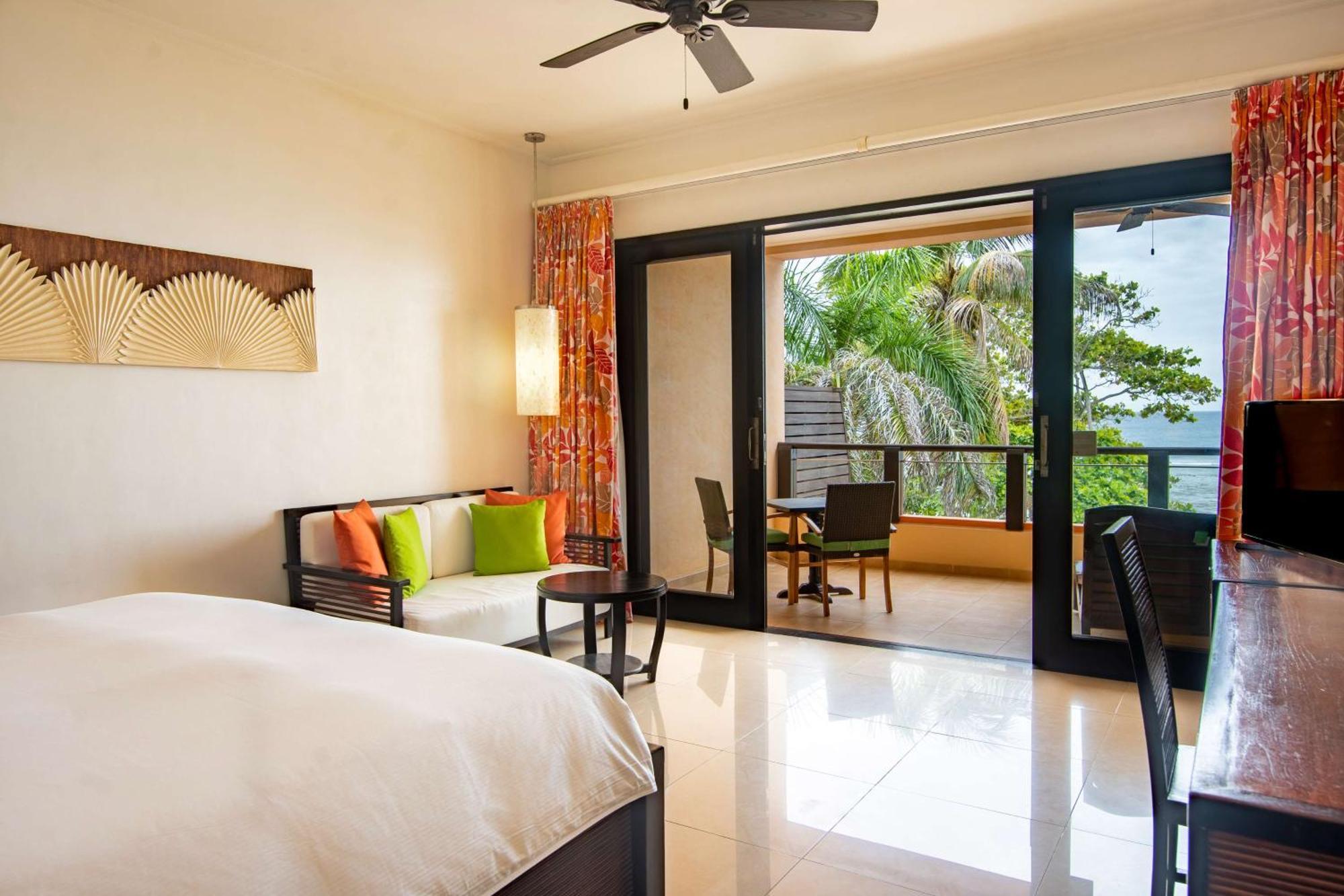 Doubletree By Hilton Seychelles Allamanda Resort & Spa Takamaka Ngoại thất bức ảnh