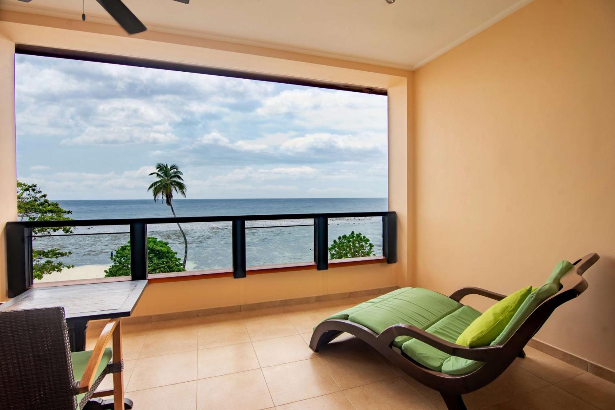 Doubletree By Hilton Seychelles Allamanda Resort & Spa Takamaka Ngoại thất bức ảnh