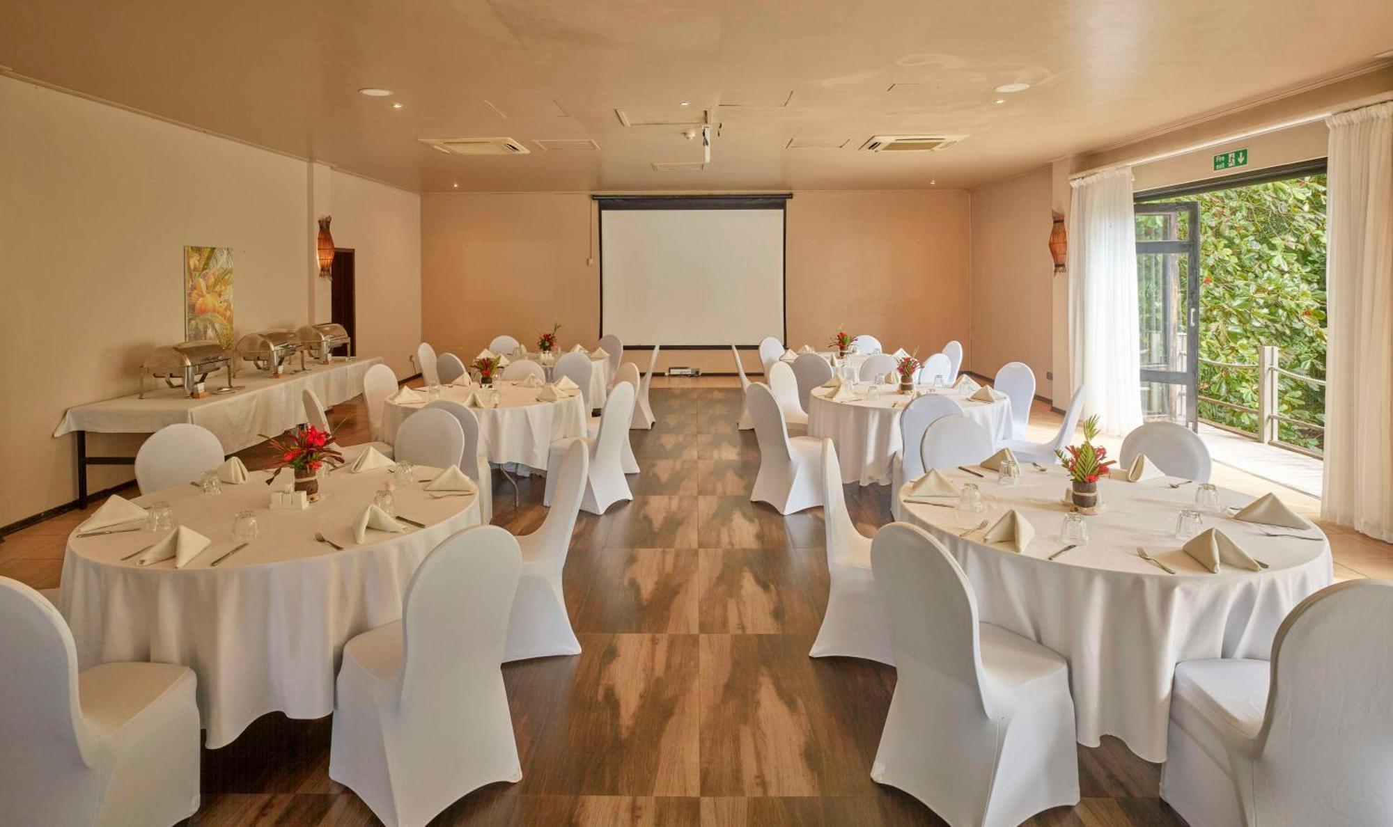 Doubletree By Hilton Seychelles Allamanda Resort & Spa Takamaka Ngoại thất bức ảnh