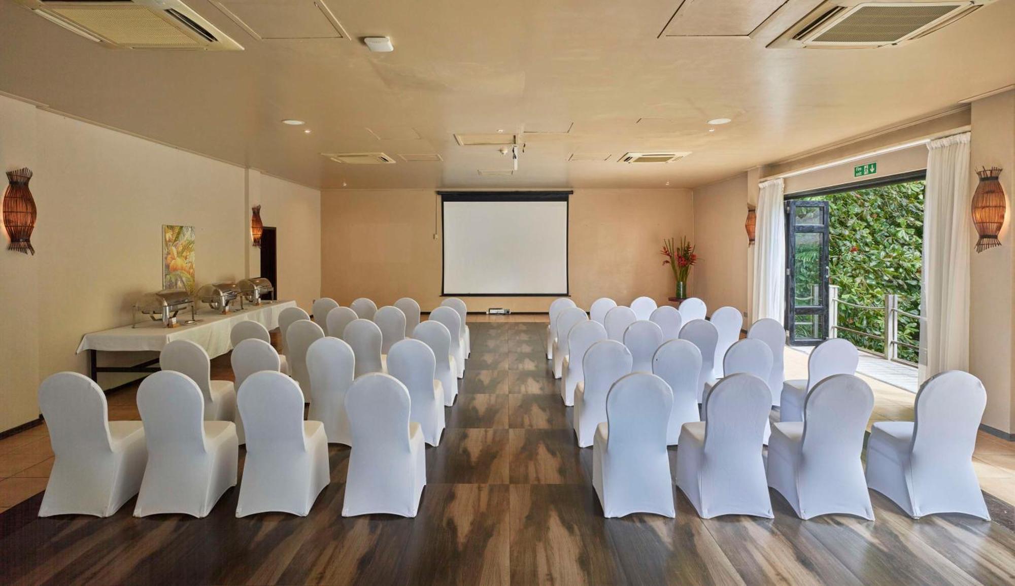 Doubletree By Hilton Seychelles Allamanda Resort & Spa Takamaka Ngoại thất bức ảnh