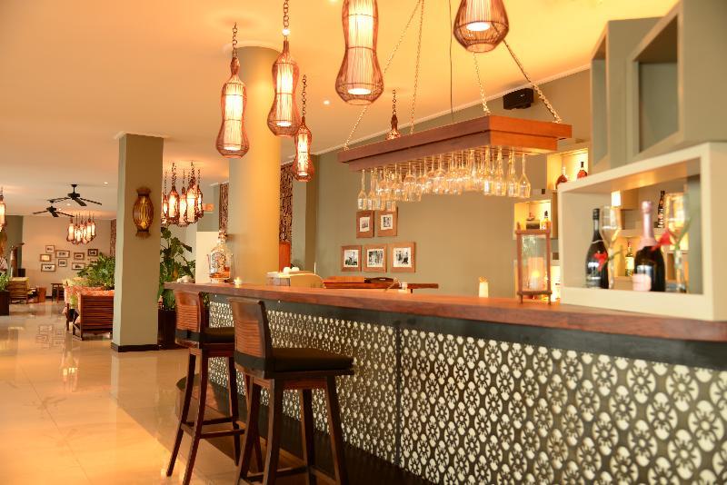 Doubletree By Hilton Seychelles Allamanda Resort & Spa Takamaka Ngoại thất bức ảnh