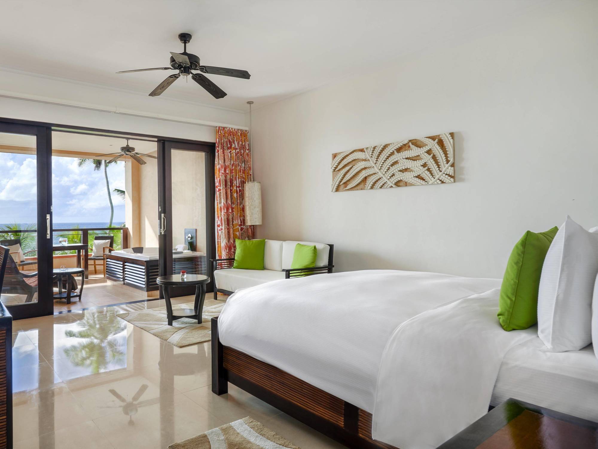 Doubletree By Hilton Seychelles Allamanda Resort & Spa Takamaka Ngoại thất bức ảnh